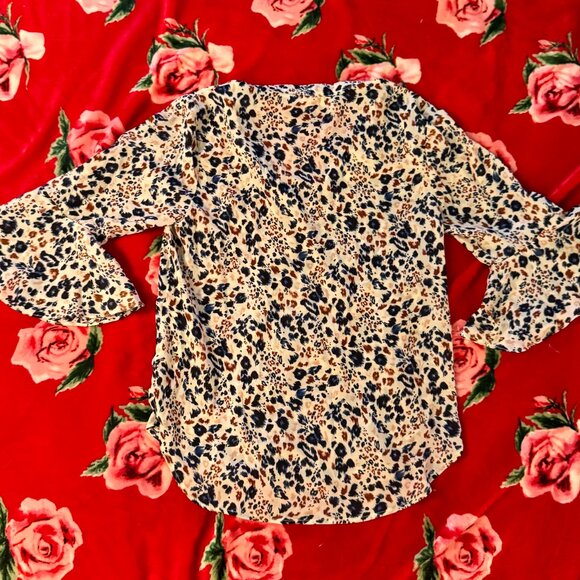 ASTR The Label Blue Multi Leopard Belle Ruffle Sleeve Blouse Women’s Medium - Picture 11 of 15